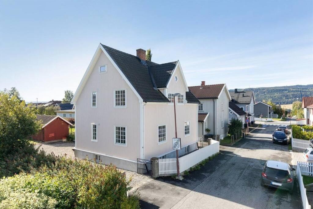 Lys Og Sentral Leilighet Med Terrasse Og Hage Apartment Lillehammer Exterior foto